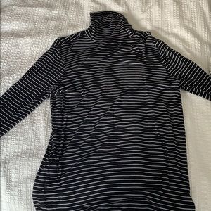 Gap lightweight turtle neck